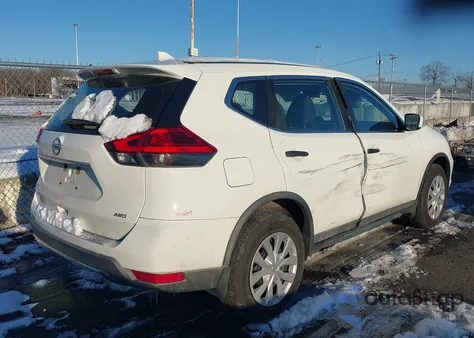 2017 Nissan Rogue S z USA, uszkodzony, nr VIN KNMAT2MV6HP613062